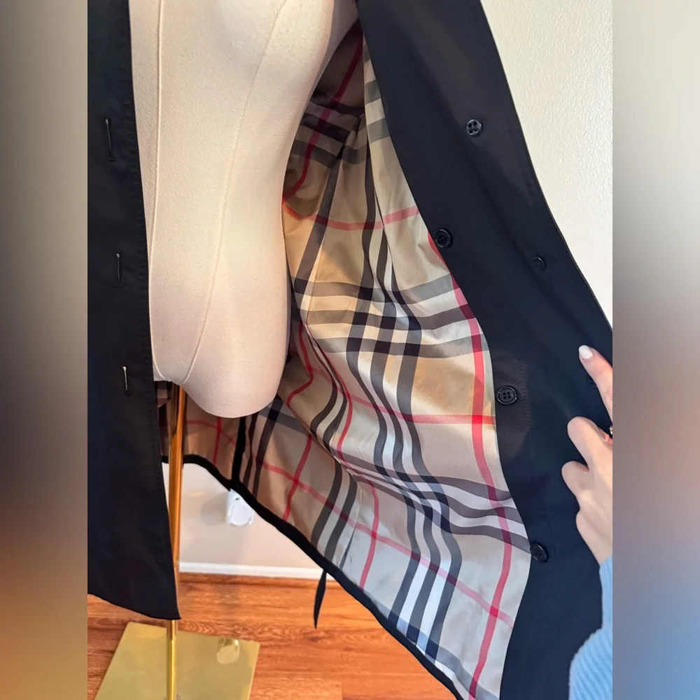 Burberry Black Coat with Detachable Hood and Belt - Picture 9 of 17